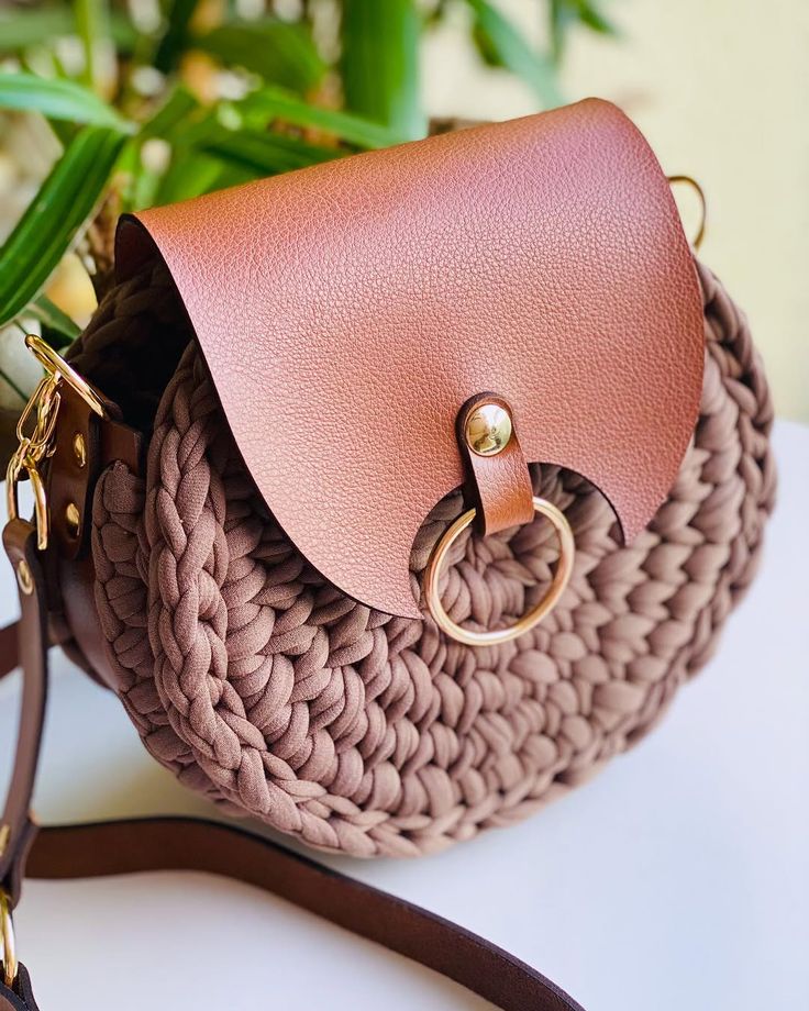 Smeđa crossbody torba